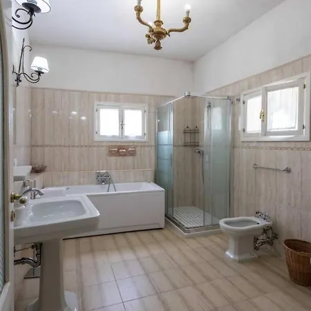 Ciccarese בית הארחה